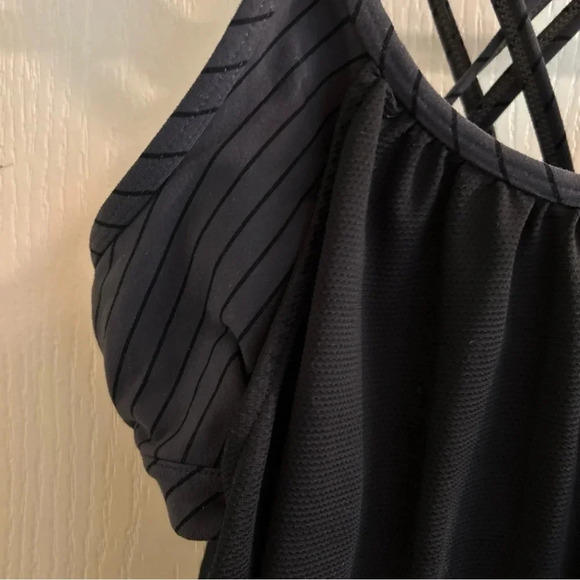 Athleta Small Tank Top Built In Bra Black Crossover Back Straps EUC - Picture 3 of 7